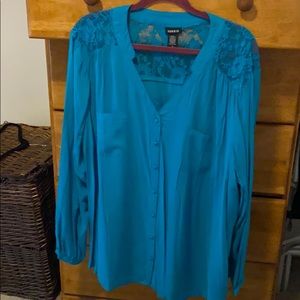 Long sleeve lace cinched back